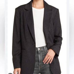 Reformation Classic Relaxed Lapel Blazer
BLACK & WHITE STRIPE M